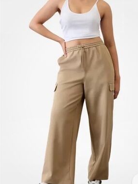 Athleta Wide-Leg Cargo Pants in Beige